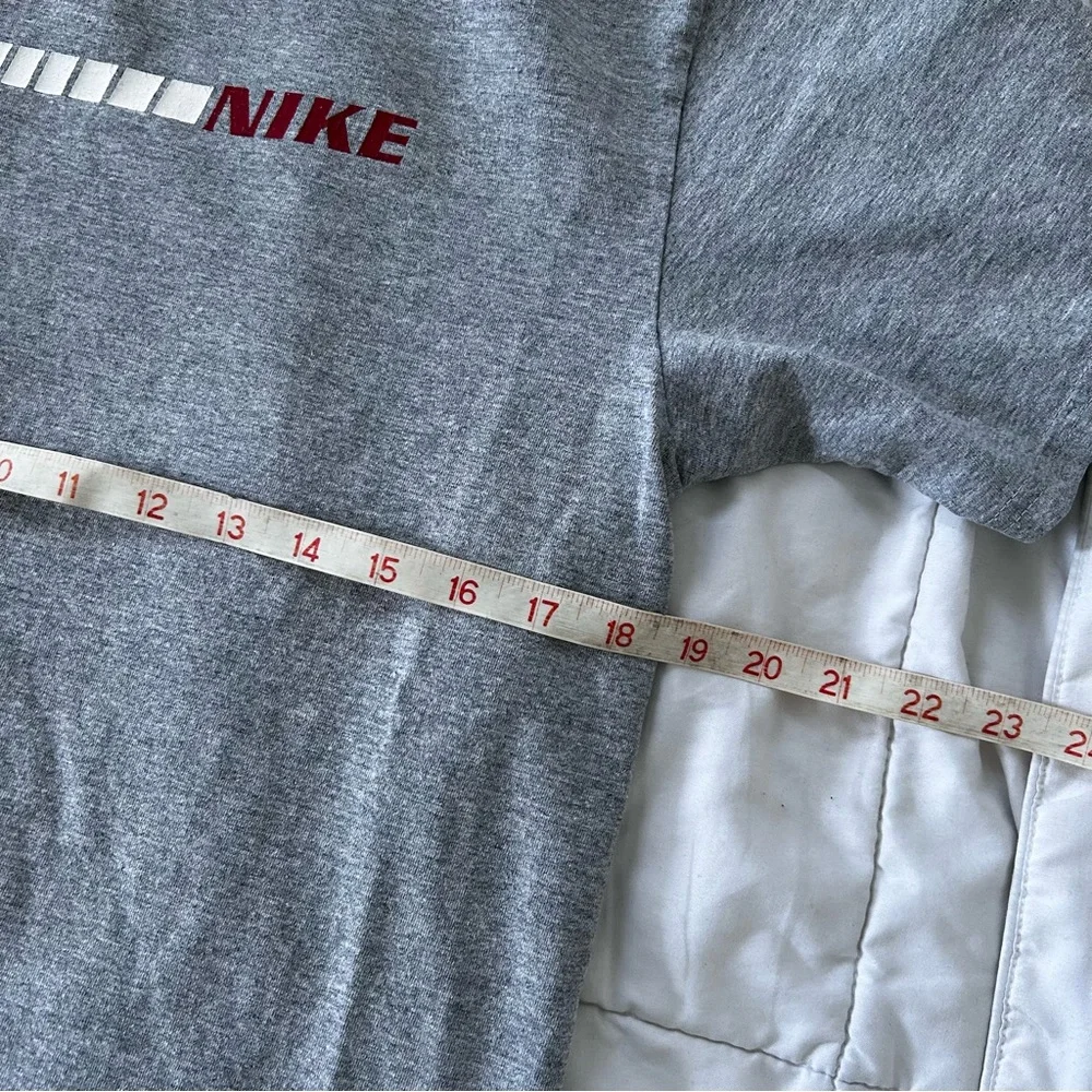 Vintage y2K Nike Gray Tee with Red Logo - Picture 5 of 6